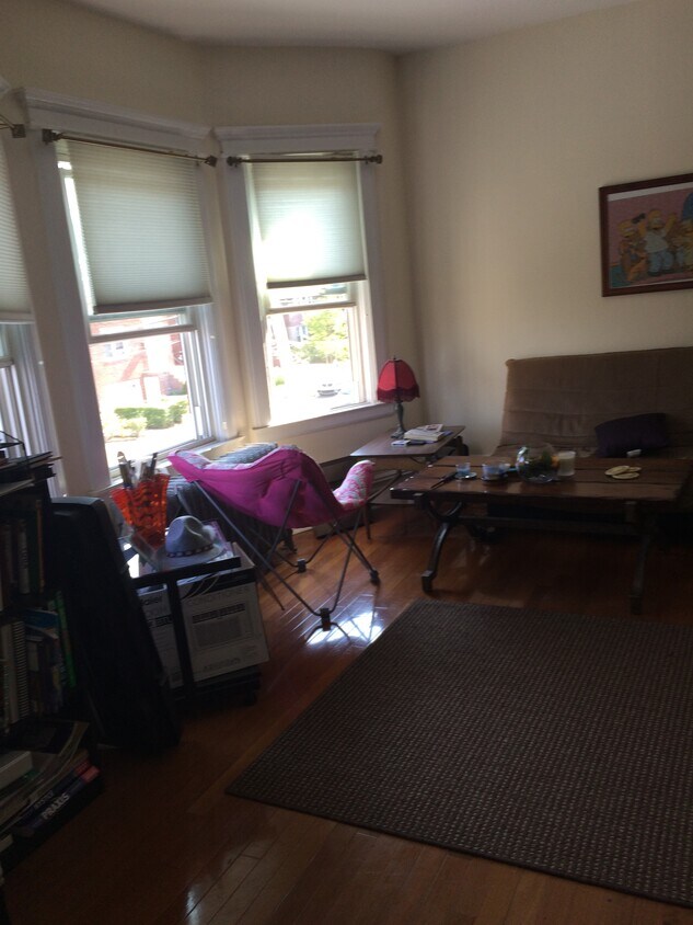 Foto principal - 263 E 240th St