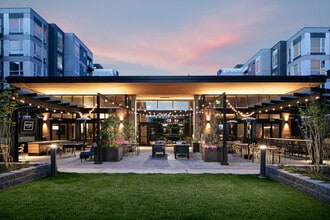 Building Photo - Hyde Square