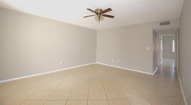 Foto del edificio - 3300 Fox Chase Cir
