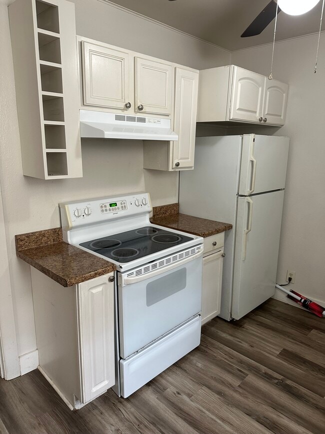 Building Photo - 575 N Kansas St