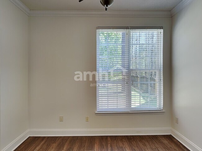 Foto del edificio - 6106 Trevor Simpson Dr