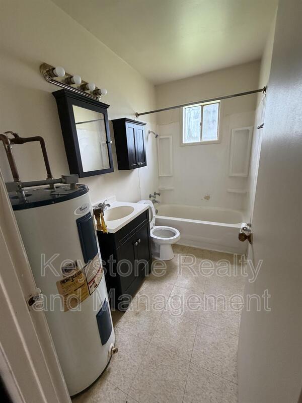 Building Photo - 315 Crestview Dr
