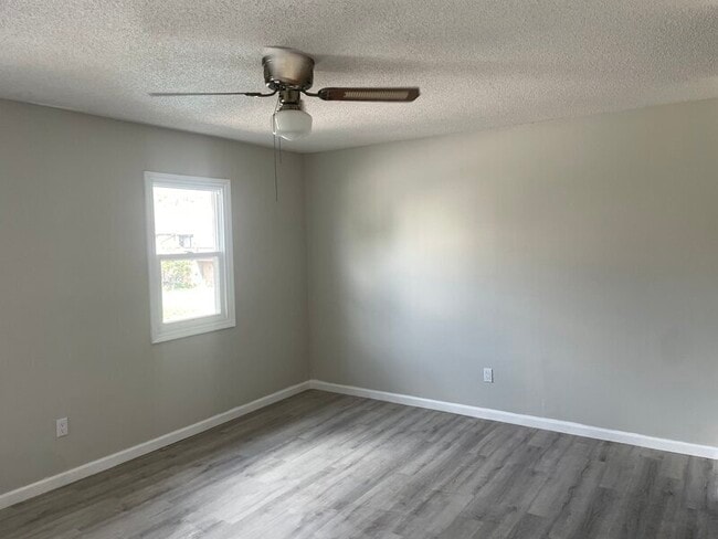 Building Photo - 153 Lionsgate Dr