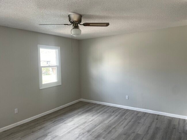 Foto del edificio - 153 Lionsgate Dr