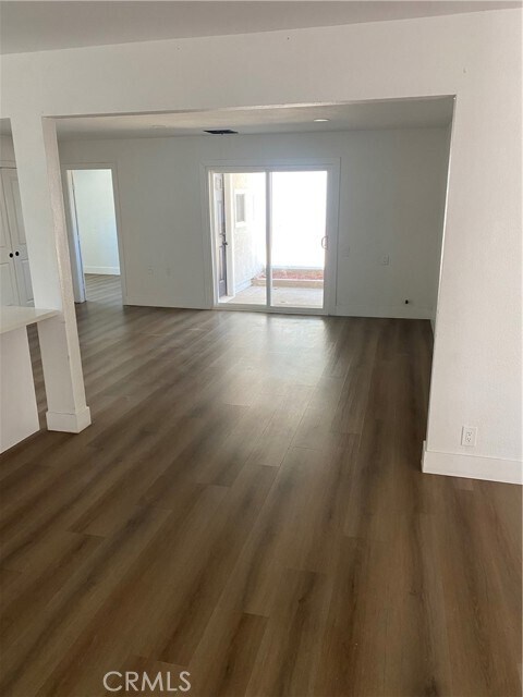 Foto del edificio - 1598 W 7th St