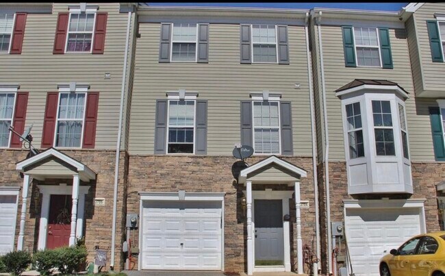 Foto del edificio - 3704 Armory Ln