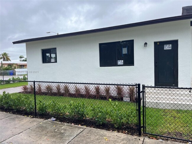 Building Photo - 1800 NW 18th Terrace