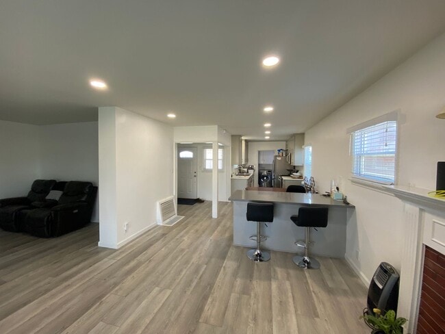 Building Photo - El Segundo Executive Single Family Home - ...