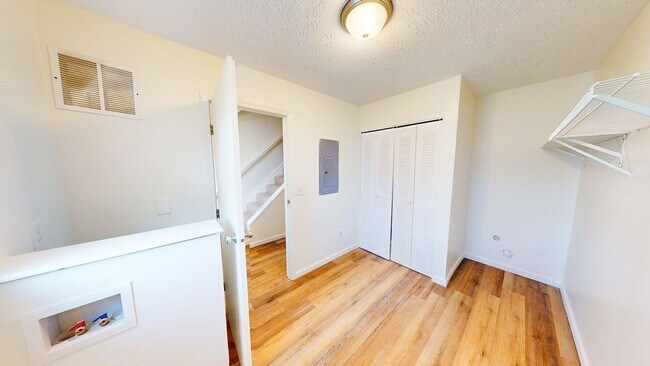 Foto del edificio - 4652 Shalers Dr