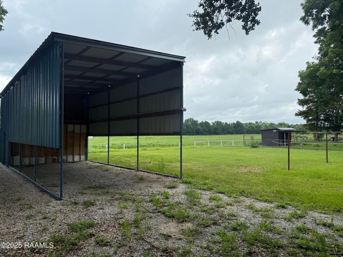 Building Photo - 129 E Broussard Rd