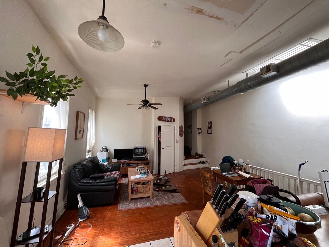 Foto principal - 2621 W Girard Ave