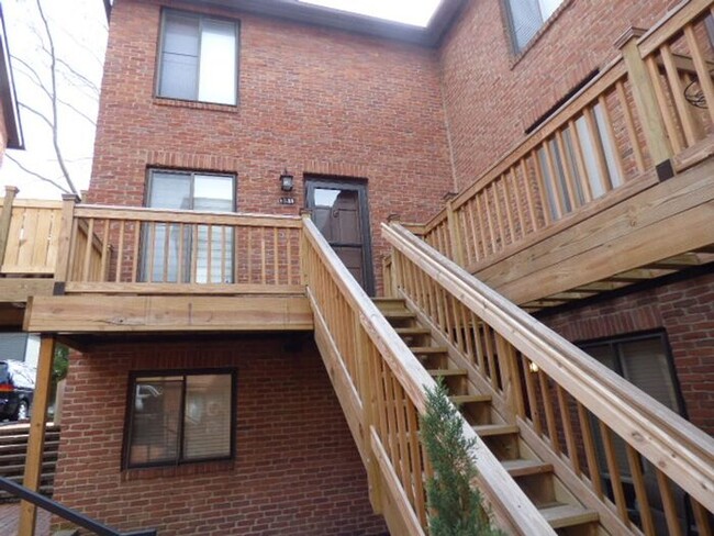 Building Photo - Fabulous 2 BR Condo near German Village!