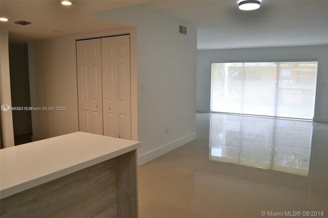 Building Photo - 9375 Fontainebleau Blvd