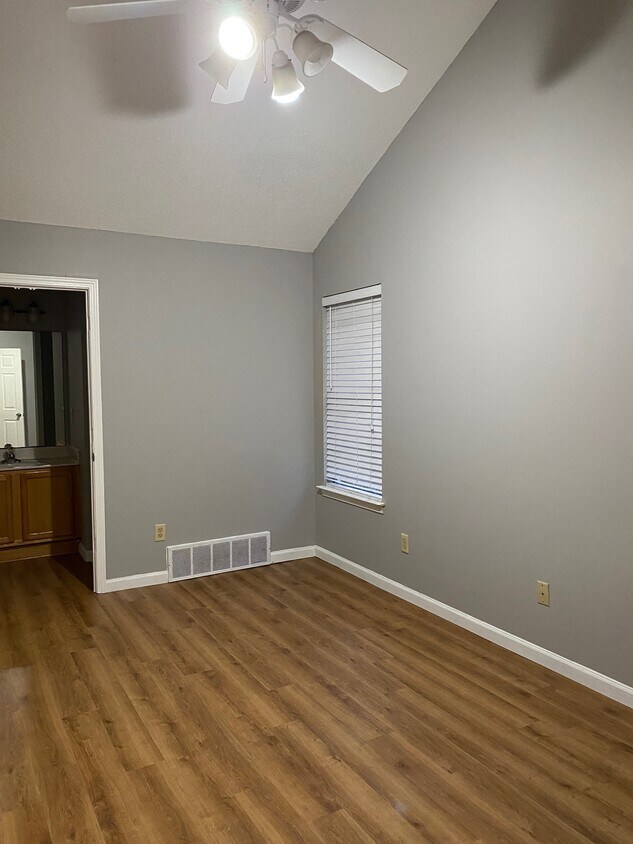 Master bedroom - 1478 Estacada Way