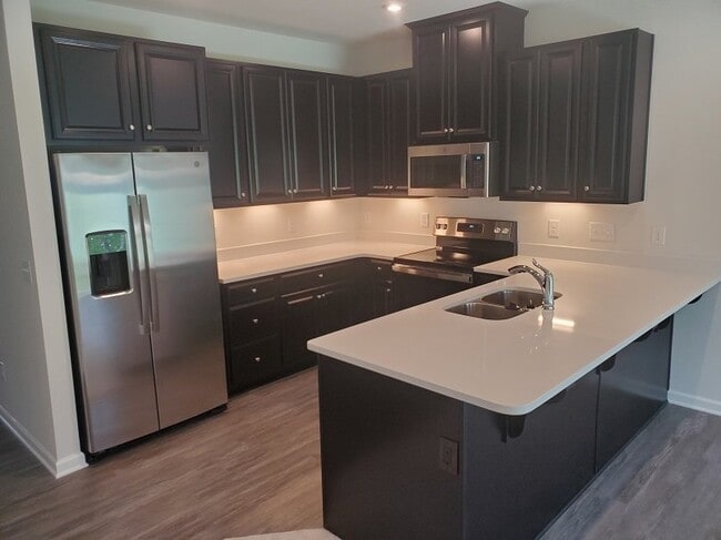 Foto del edificio - Like new 3BR/2.5BA townhouse in Goodlettsv...