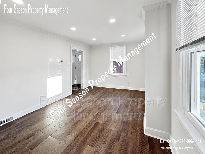 Foto principal - 300 E Franklin St