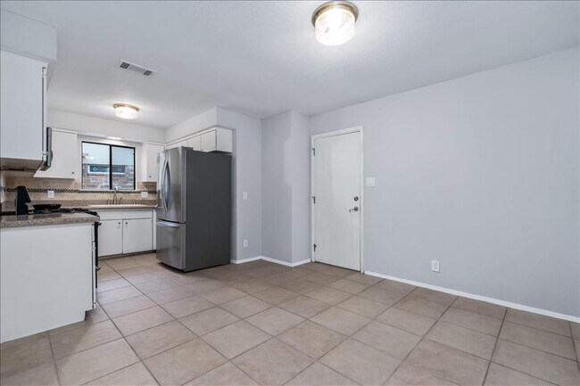 Building Photo - 4815 Gerona Dr