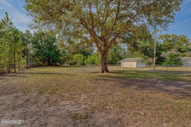 Building Photo - 3 br, 1 bath House - 407 Pine Hils Drive