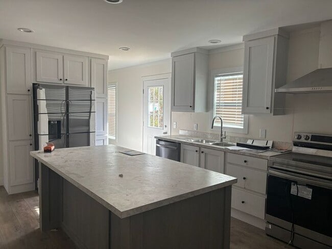 Foto del edificio - 2683 Cameron Hill Rd