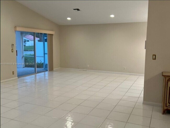Building Photo - 10566 Sunset Isles Ct