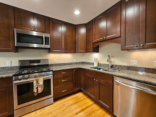 Building Photo - ROLAND PARK