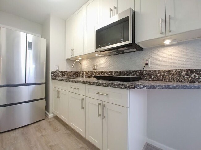 Foto del edificio - For Rent | Full Sized Studio, 1 Bathroom with City Views