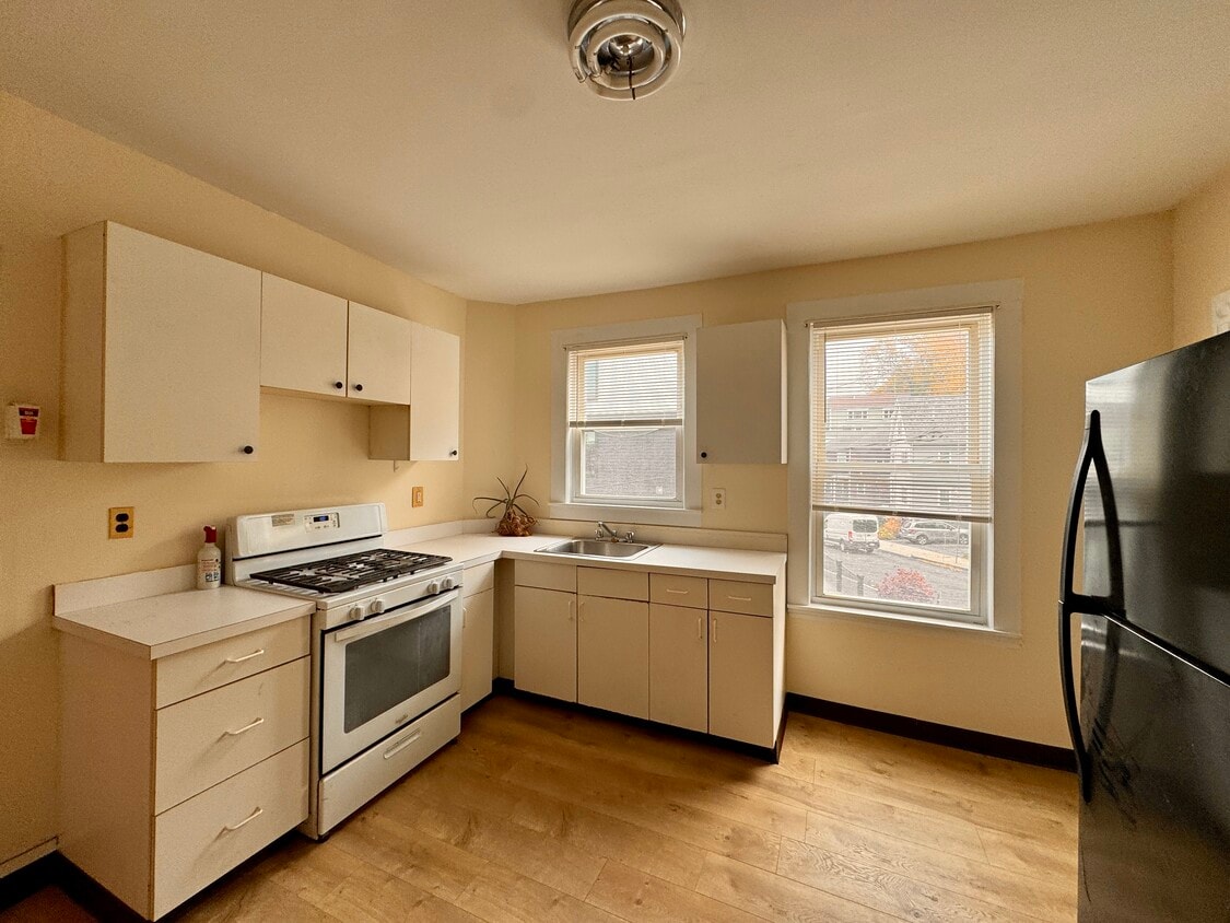 Foto principal - 144 Hillside St