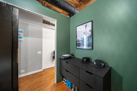 Foto del edificio - 225 W Huron St
