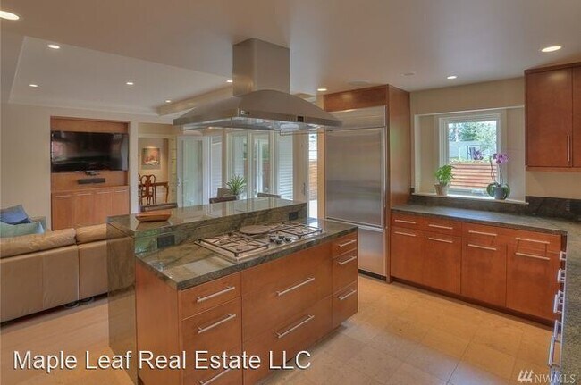 Building Photo - 5 br, 4 bath House - 3421 E St. Andrews Way
