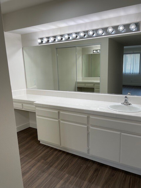 Baño de la unidad 304 - 4540 Natick