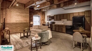 Building Photo - 99 S Front St