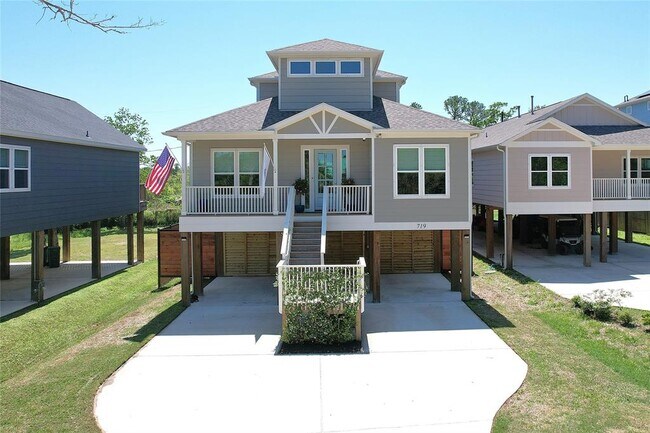 Foto del edificio - 719 Baywood Dr