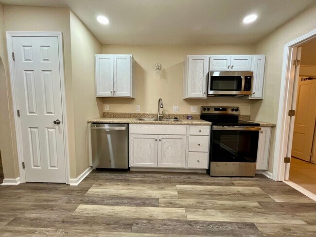 Building Photo - 2 Bed | 1 Bath | House