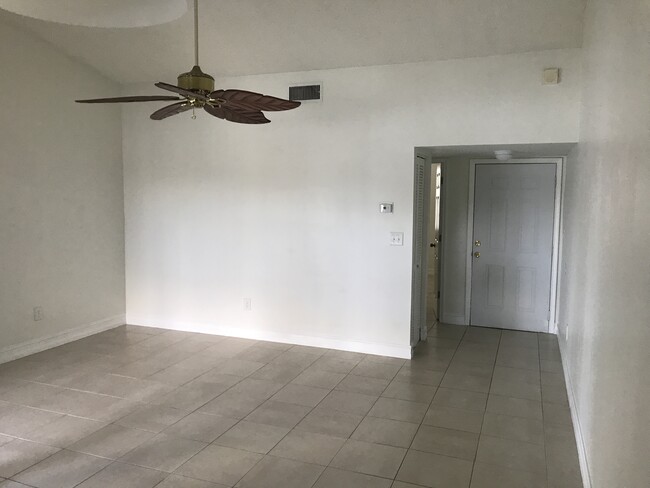 Building Photo - 1041 Jefferson Dr