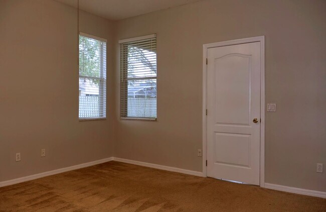 Foto del edificio - Beautiful 3 bed/2 bath home in Hunter's Cr...
