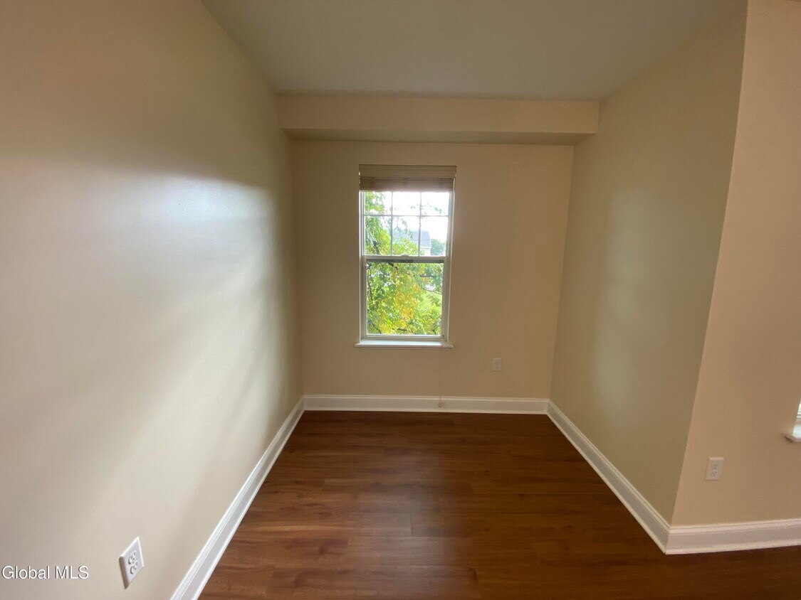 Primary Photo - 2 Mellor Ln