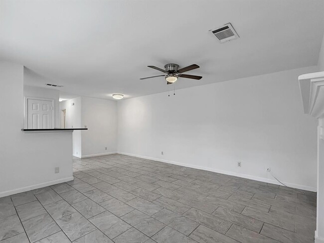 Building Photo - 403 Fantail Loop