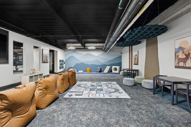 Building Photo - The 6Hundred