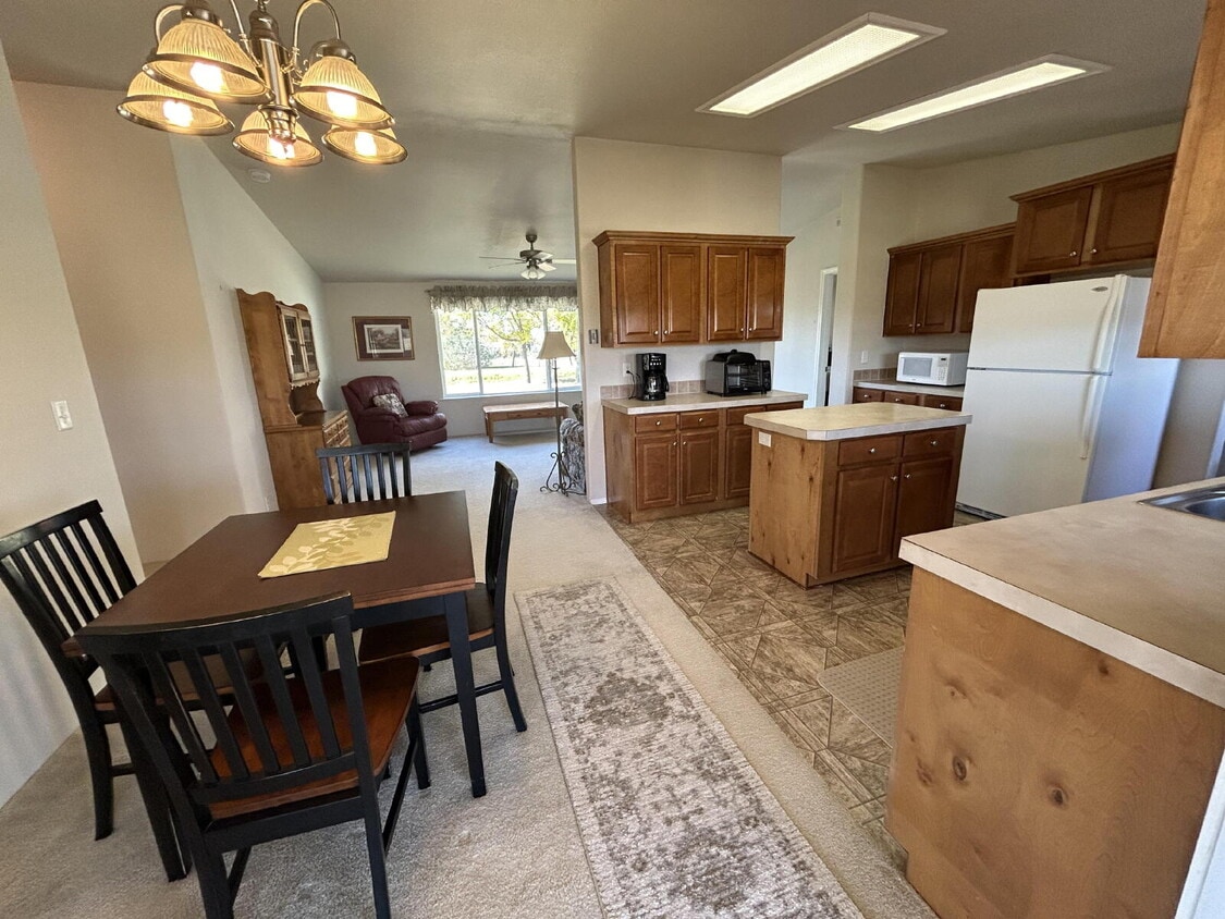 Primary Photo - Willow Creek Country Living 3 Bed | 2 Bath...