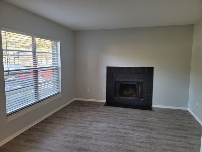 Photo - Conveniently located! Renovated 1 yr ago Apartment