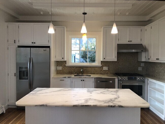 Building Photo - 27 Eliot St