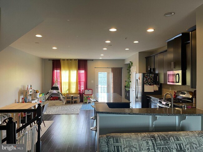 Building Photo - 22421 Sweetspire Dr