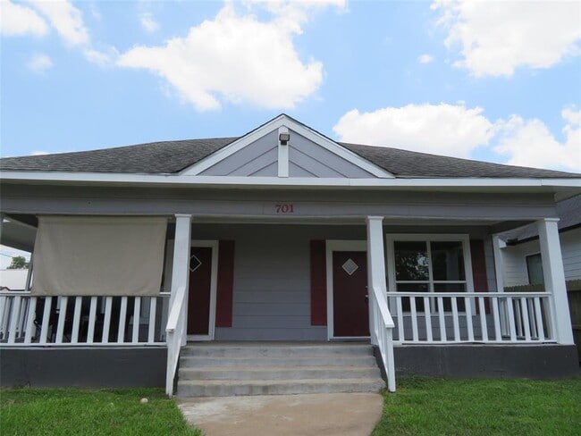 Building Photo - 701 Dumble St
