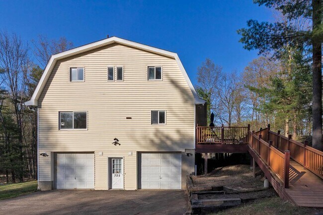 Building Photo - 325 Round Lake Rd