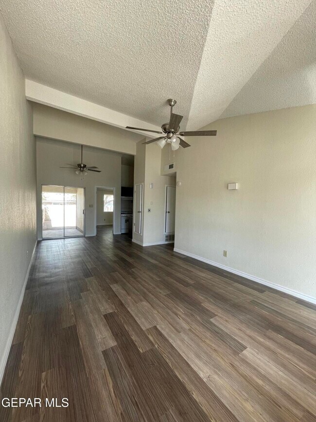 Building Photo - 851 Montera Rd