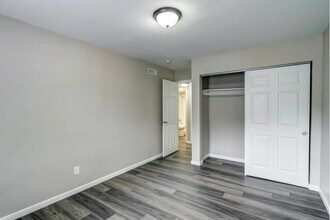 Building Photo - Spanish Oaks