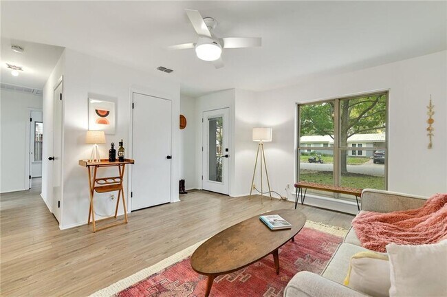 Building Photo - 608 Amesbury Ln