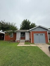 Building Photo - 2724 SW 46th St