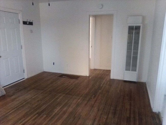 Foto del edificio - FOR LEASE | 2 Bd 1 Ba Home | Taft