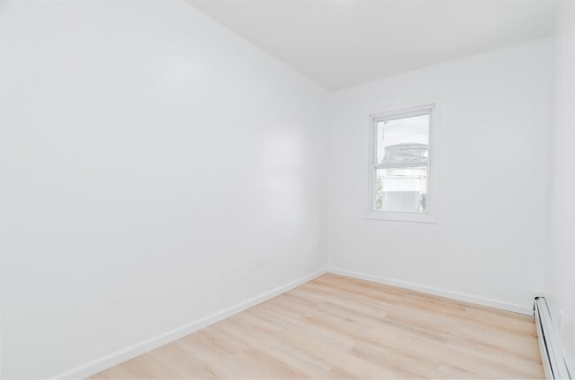 Building Photo - 147 Ave E